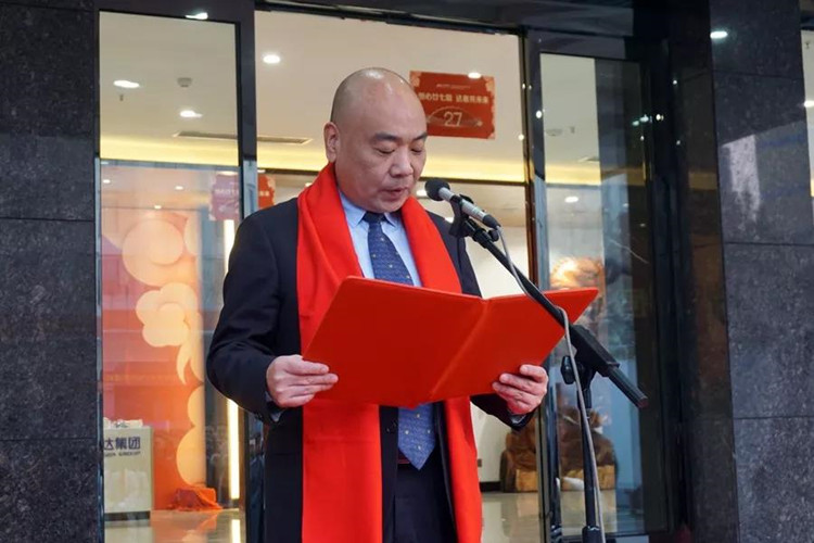 集团在总部办公楼举办了简单而隆重的庆祝活动,集团创始人李东法,集团